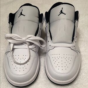 NEW!! Jordan 1 Low Size 10.0 White Black  MSRP: $115 Beautiful!